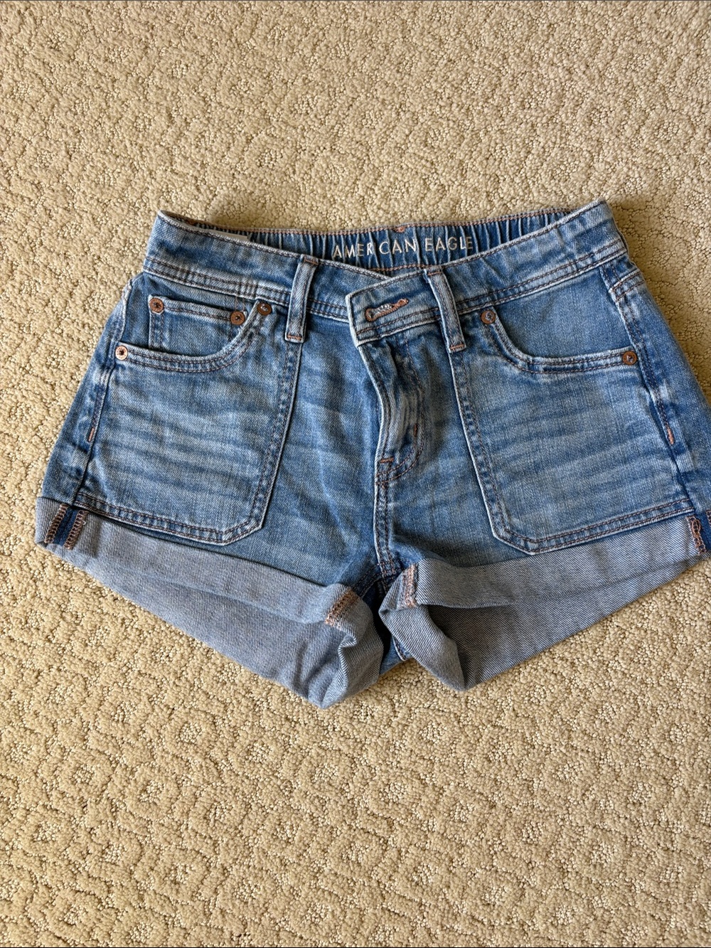American Eagle Medium Blue Denim Cuffed Women's Shorts, size 000